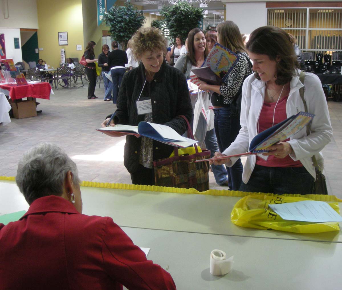 Kay signing for attendees